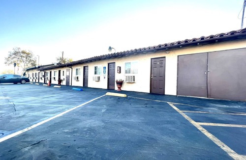 Pomona Hotel | Super Inn