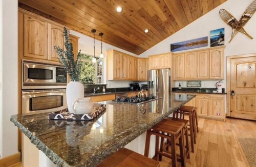 Black Bart House | Superb Mountain View 31-day minimum Furnished 5-bedroom house