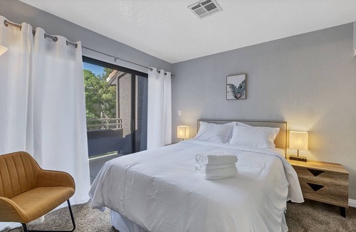 Spring Valley Apartment | Superhost 5 Star ⭐ Service with 2 Bedrooms