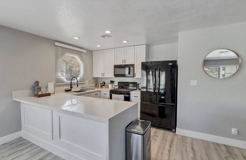 Spring Valley Apartment | Superhost 5 Star Service with 2 Bedrooms