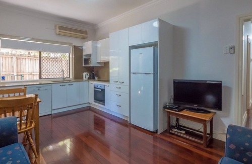 Clayfield Apartment | Superior 2-bedroom at Hampton Court Apartments