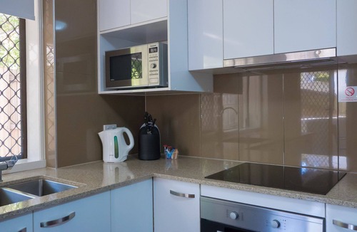 Clayfield Apartment | Superior 2-bedroom at Hampton Court Apartments