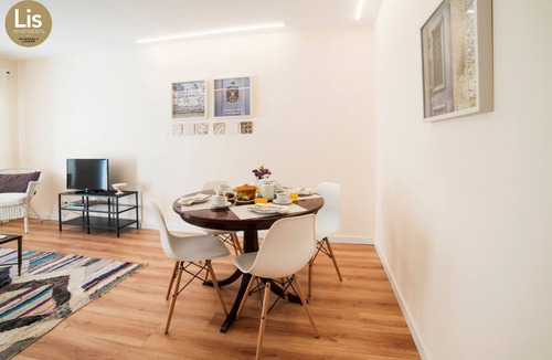 Pena Apartment | Superior One-Bedroom Apartment with A / C, wifi in City Center
