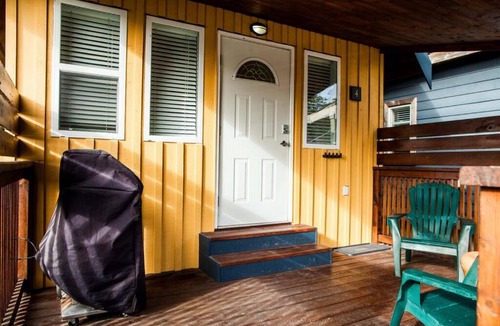 Ucluelet House | Surf Haven, Lofted Cozy Cabin Minutes to Beach