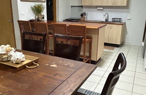 Qalito Island House | Surf Retreat: Spacious 6-bedroom house with AC, WiFi in charming Sonasali, Nadi