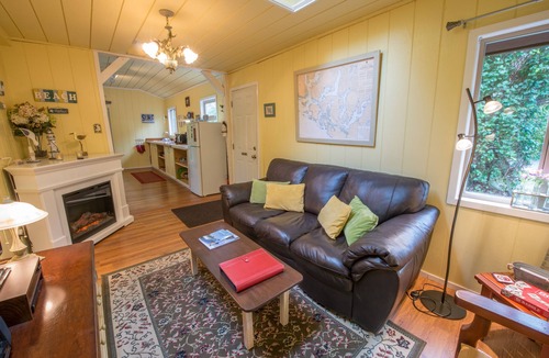 Tofino Cabin | Surf Shack - Beachside Retreat - Private Hot Tub - Steps from Chesterman Beach