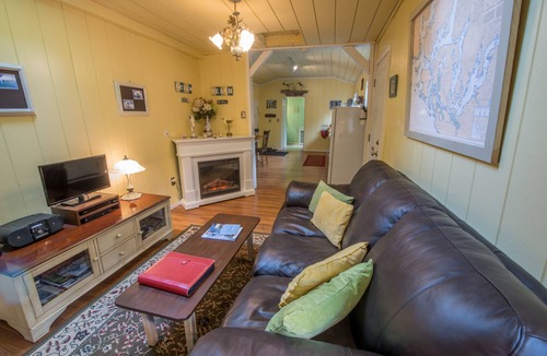 Tofino Cabin | Surf Shack - Beachside Retreat - Private Hot Tub - Steps from Chesterman Beach