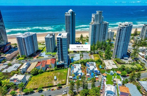 Surfers Paradise Apartment | Surfers Beach Resort Coastal Charm Light n Bright