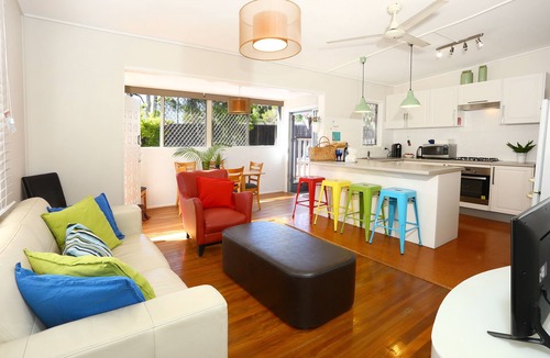 Southport Cottage | Surfers Beach style Cottage Pet Friendly