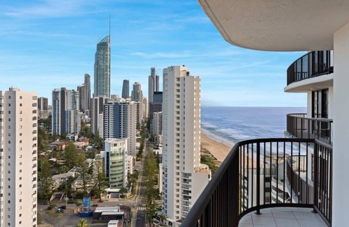Surfers Paradise Apartment | Surfers Paradise Spacious,Views,Pool & Parking