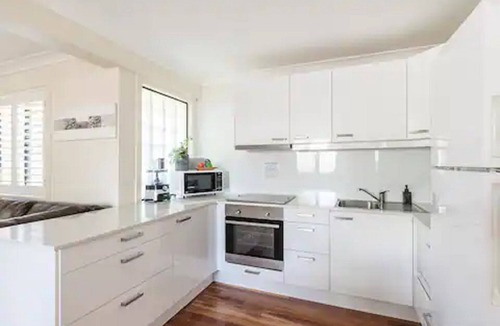 Southport Villa | Surfers Regatta Waters - Pet-Friendly Private Oasis