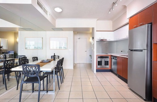 Surfers Paradise Apartment | Surfers Skyline: Beach View, Pools, Spa & Gym