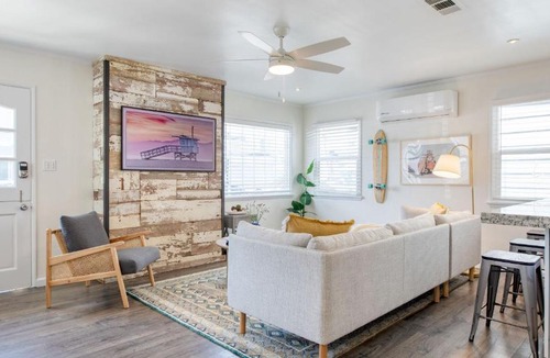 West Newport Apartment | Surfrider I by AvantStay