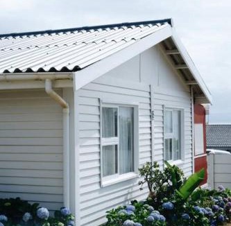 Wavecrest House | Sweet & Simple Beach Cottage