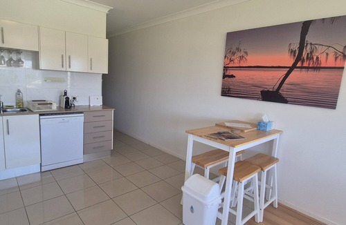 Bellara Apartment | Sylvan Esplanade - Beds by the Beach!