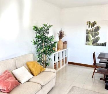 Pica Galo Apartment | T3 beach front in São João da Caparica