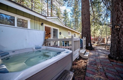Al Tahoe House | Tahoe Beachy Cabin 3 Bedrooms-Hot Tub-Fenced Yard, Pets OK 846S