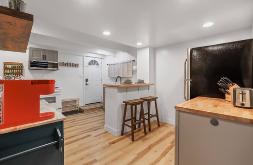 Sierra Tract Hotel | Tahoe Mountain inn