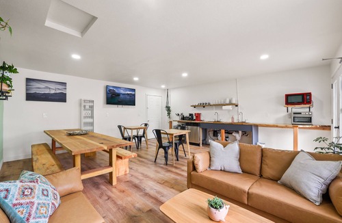 Sierra Tract Hotel | Tahoe Mountain inn