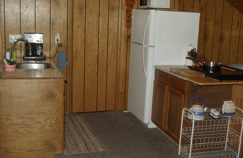 Clovis Apartment | Talahi Ranch Retreat, king bed, 2 twins, 48" TV, sofa, tables, chairs, kitchen