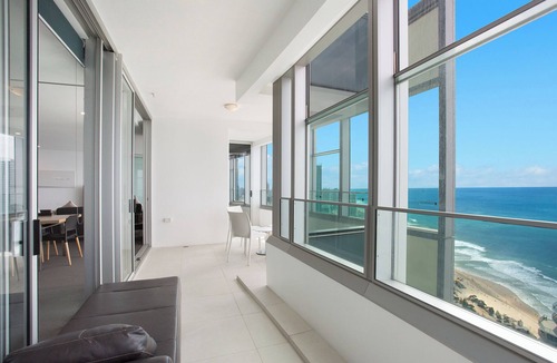 Surfers Paradise Apartment | Tallest Tower 4 Bedroom SkyHome 4703
