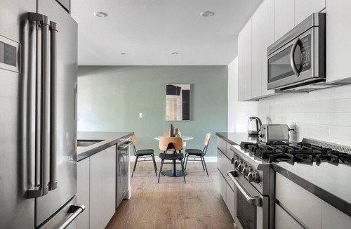 Sharon Heights Apartment | Tasteful Menlo Park 1BR w/Gym & Pool, nr Shops, by Blueground