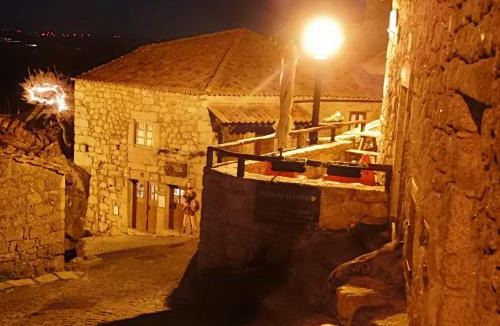 Monsanto House | Taverna Lusitana