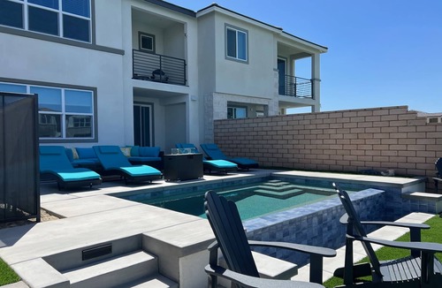 Terra Lago House | Terra Lago Maison. Lake front property with infinity pool or spa