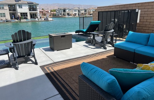 Terra Lago House | Terra Lago Maison. Lake front property with infinity pool or spa