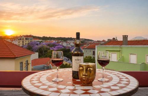 Santo Amaro Apartment | Terrace & River View Retreat