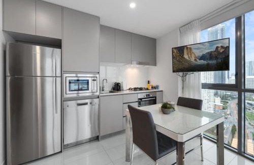 Surfers Paradise Apartment | The Beachfront - 22F Skyline and Ocean view Studio with View Pool Gym Sauna