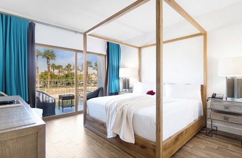 La Quinta Hotel | The Chateau at Lake La Quinta