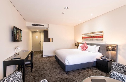 Morningside Hotel | The Colmslie Hotel