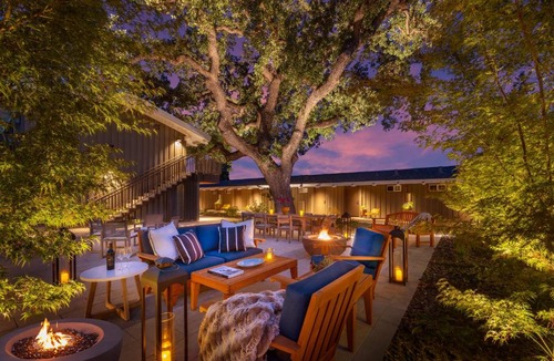 Menlo Park Hotel | The Cottages Hotel