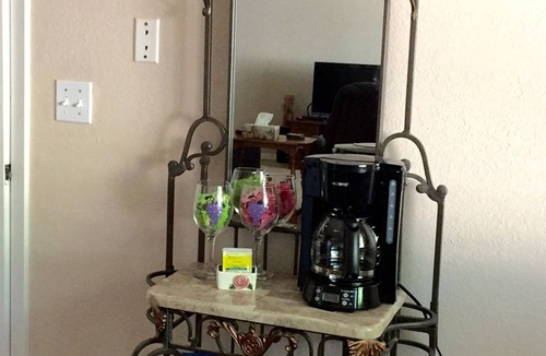 Douglas Flat House | The Decanted Chateau; a two minute drive to Downtown Murphys
