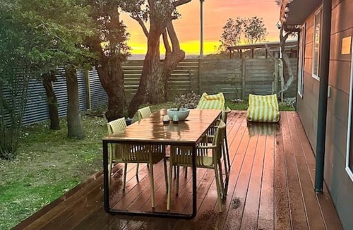 Venus Bay House | The Deck @ VB - Linen, Wi-Fi, Pets, Secured Yard