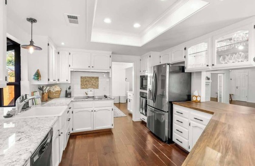Raisin House | The Del Mar Haven - Luxurious Retreat in Fresno