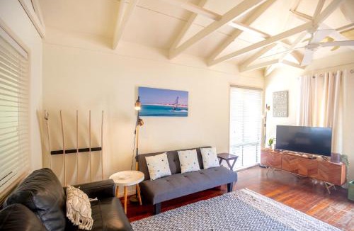 Point Lookout Apartment | THE DUNES + 100M TO BEACH + POOL + EXCEPTIONAL LOCATION