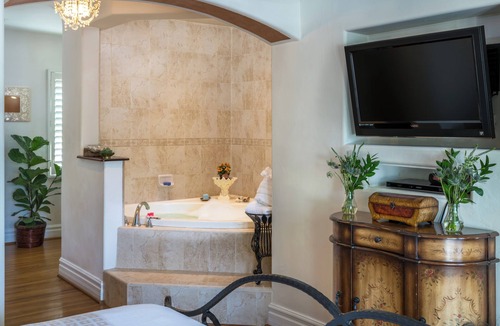 West Beach Bed & Breakfast | The Eagle Inn