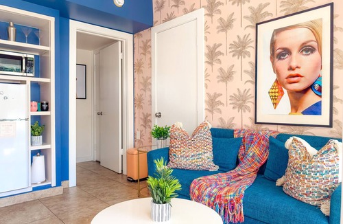 Warm Sands Apartment | The Edie Suite · Palm Springs Pool & Hot Tub