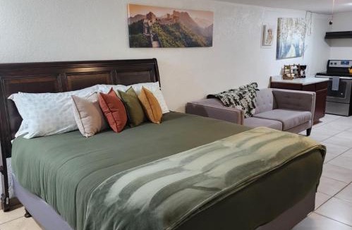 Three Rivers House | The Getaway -6 miles from SNP