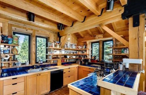 Bear Valley House | The Glass House | Panoramic Mountain Views & Sauna