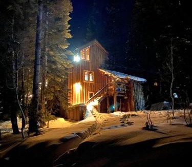 Bear Valley House | The Glass House | Panoramic Mountain Views & Sauna