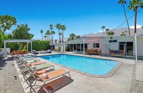 Sunmor House | The Happy House - Alice Lodging