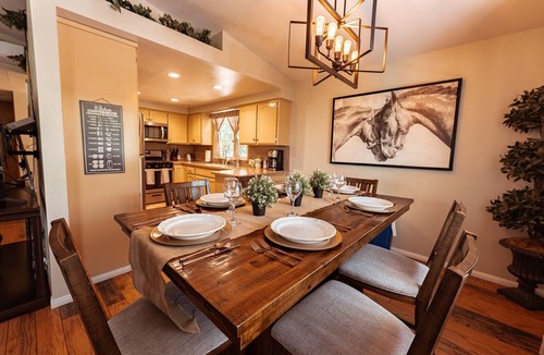 Julian House | The Heart of Julian – Walk to Town, Shops, Dining & Festivals, Sleeps 10