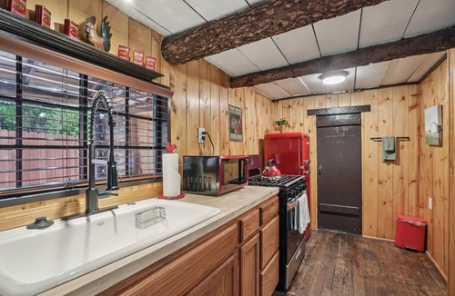 Idyllwild House | The Hideout - Cozy Pet-friendly Cottage in Town