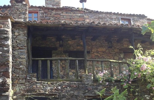 Lousa Cottage | The House of Books