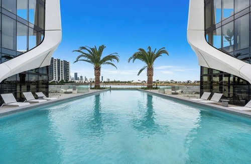 Mermaid Waters Apartment | The Lanes 5 Start Luxury