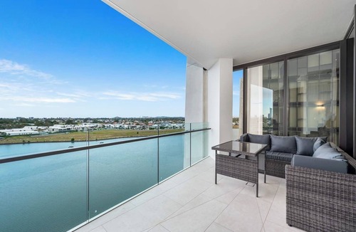 Mermaid Waters Apartment | The Lanes 5 Start Luxury
