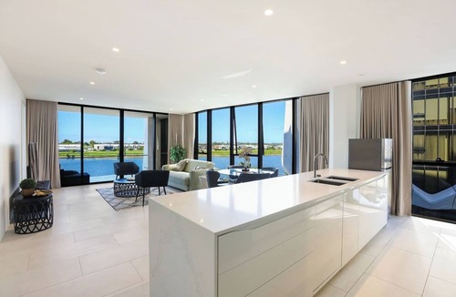 Mermaid Waters Apartment | The Lanes: A life of Luxury w Lake View, Pool, Gym